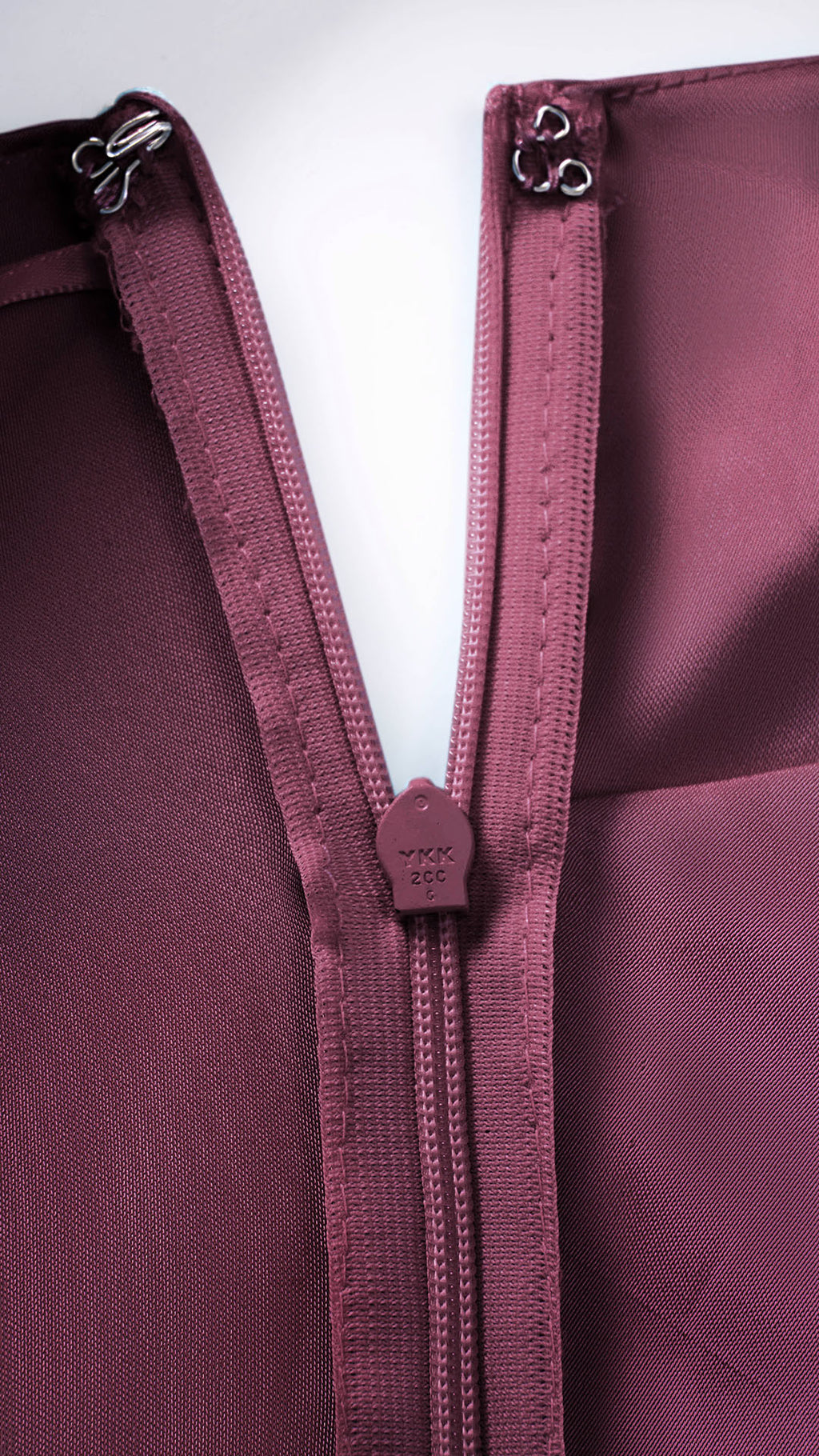 Abito Lungo Monospalla in Satin con Spacco - Eleganza Senza Tempo per Matrimoni e Serate（副本）