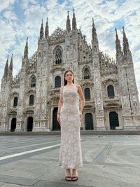 Abito “Melvya” – Vestito Lungo Beige con Spalline Sottili e Ricami Floreali in Rilievo