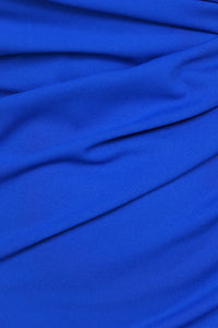 Abito “Loreta” – Eleganza drappeggiata con spacco frontale