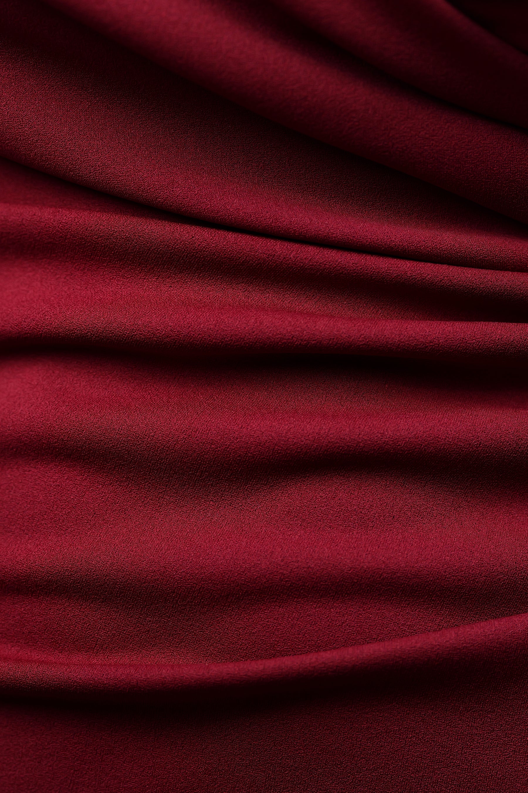 Abito “Loreta” – Eleganza drappeggiata con spacco frontale