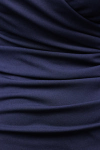 Abito “Loreta” – Eleganza drappeggiata con spacco frontale