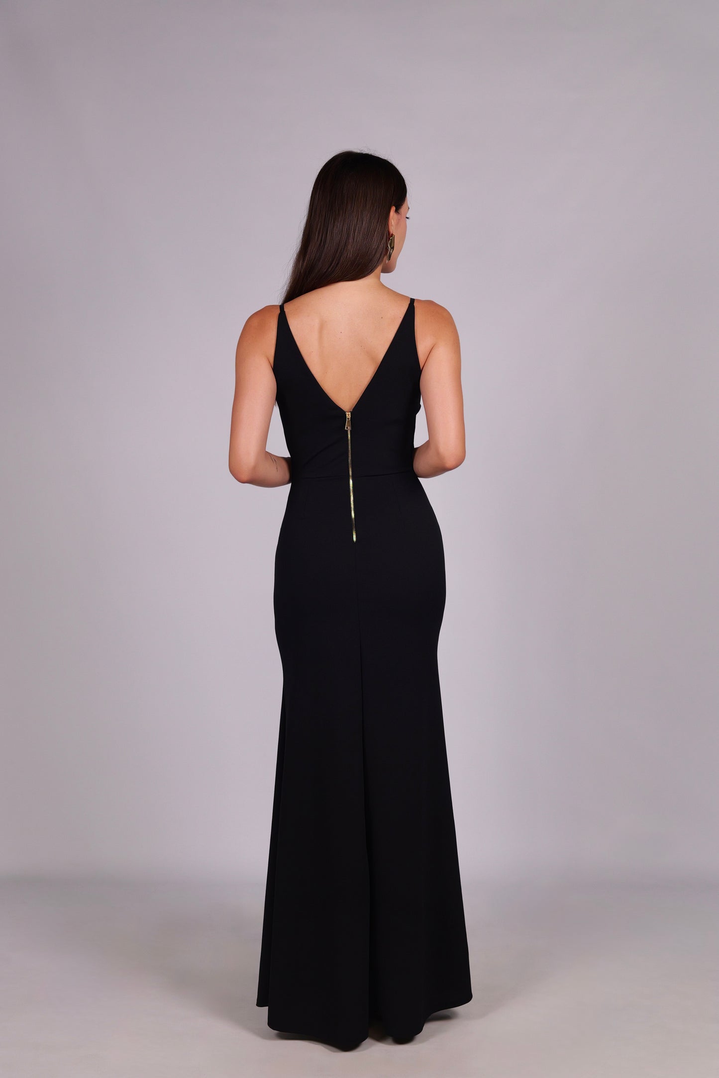 Abito “Loreta” – Eleganza drappeggiata con spacco frontale