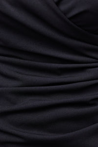 Abito “Loreta” – Eleganza drappeggiata con spacco frontale