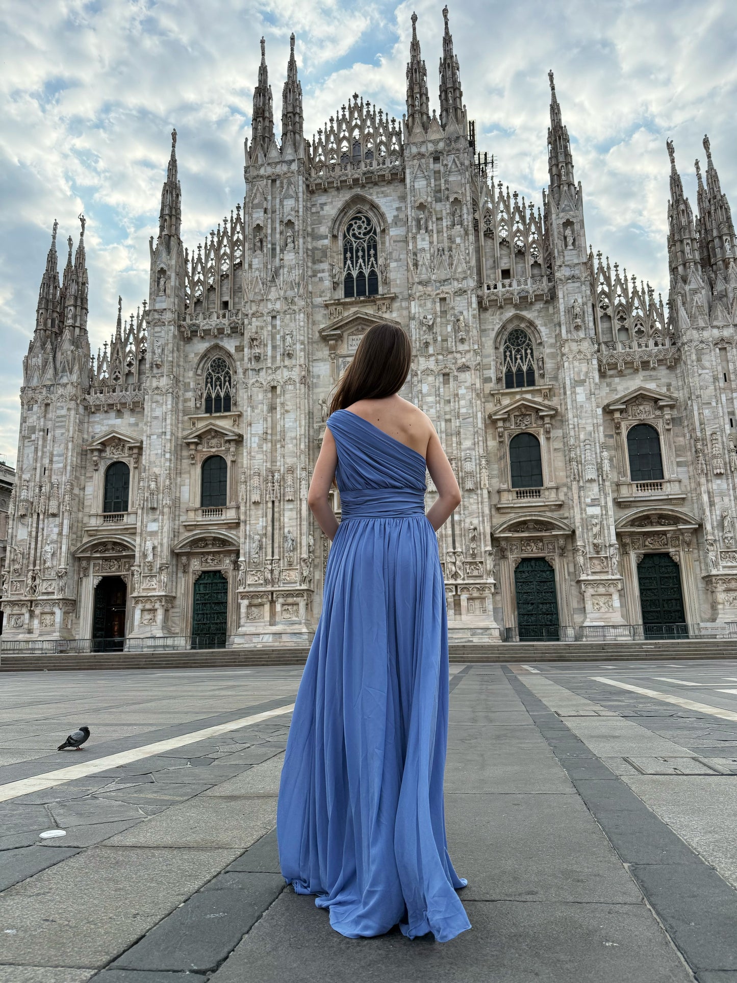 Abito “Talia” monospalla con drappeggio elegante