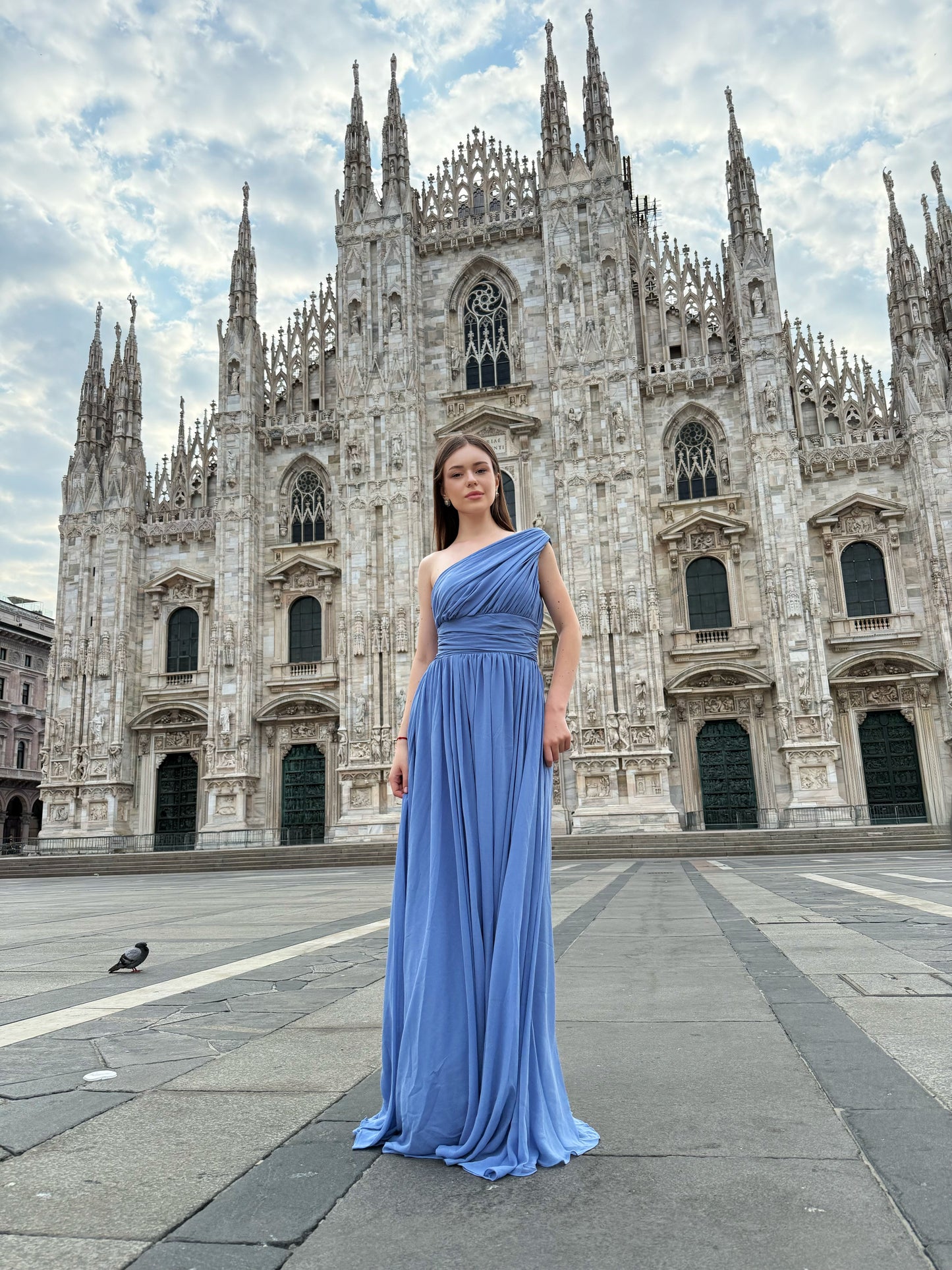 Abito “Talia” monospalla con drappeggio elegante