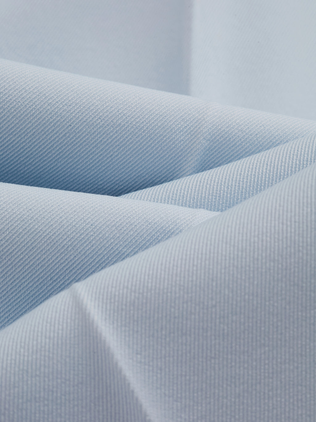 Pantaloni dritti da donna: eleganti e snellenti, adatti per l'ufficio e per tutti i giorni.