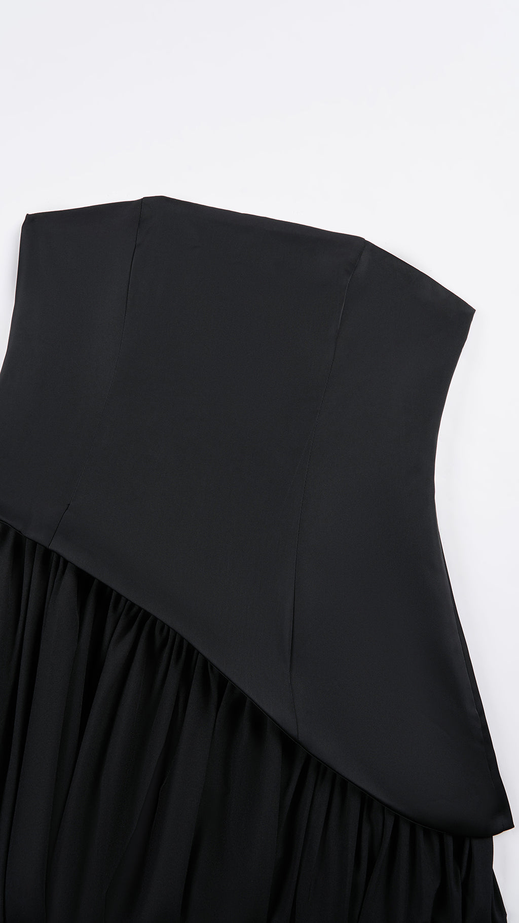 Abito lungo elegante con scollo a collo alto a fiocco, design bicolore con top asimmetrico e gonna fluida