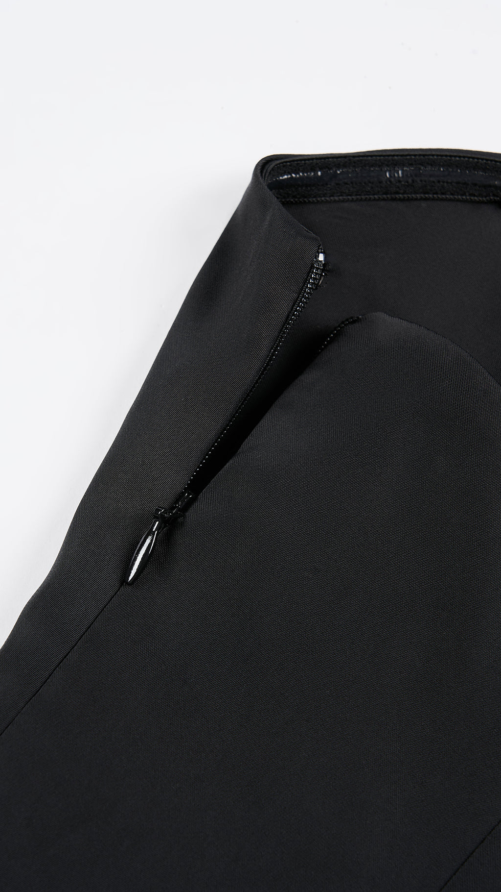 Abito lungo elegante con scollo a collo alto a fiocco, design bicolore con top asimmetrico e gonna fluida