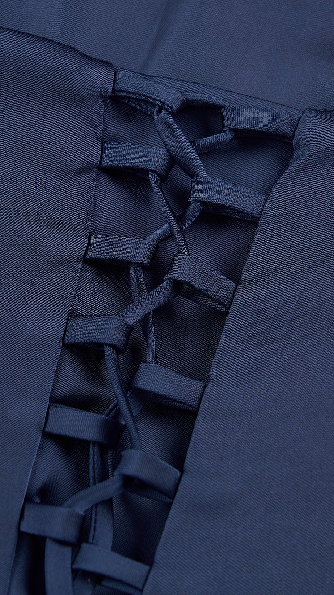 Abito lungo elegante con scollo a collo alto a fiocco, design bicolore con top asimmetrico e gonna fluida