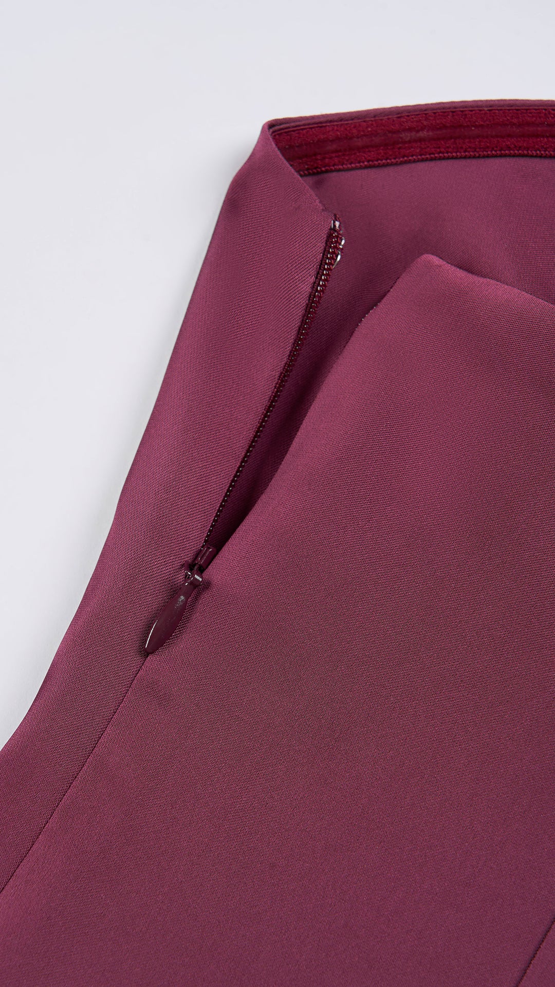 Abito lungo elegante con scollo a collo alto a fiocco, design bicolore con top asimmetrico e gonna fluida