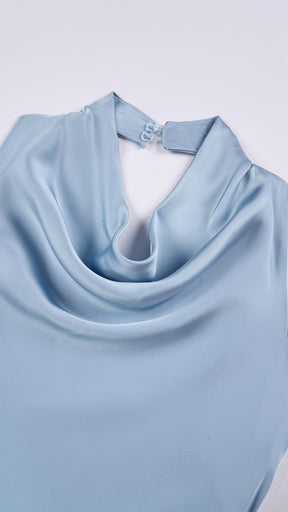 Abito lungo elegante senza maniche con scollo a collo drappeggiato e dettaglio a fibbia, in tessuto fluido, per cerimonie e occasioni speciali