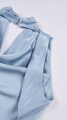 Abito lungo elegante senza maniche con scollo a collo drappeggiato e dettaglio a fibbia, in tessuto fluido, per cerimonie e occasioni speciali