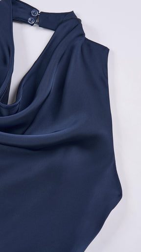 Abito lungo elegante senza maniche con scollo a collo drappeggiato e dettaglio a fibbia, in tessuto fluido, per cerimonie e occasioni speciali