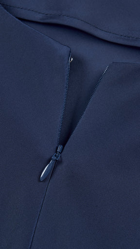 Abito lungo elegante senza maniche con scollo a collo drappeggiato e dettaglio a fibbia, in tessuto fluido, per cerimonie e occasioni speciali