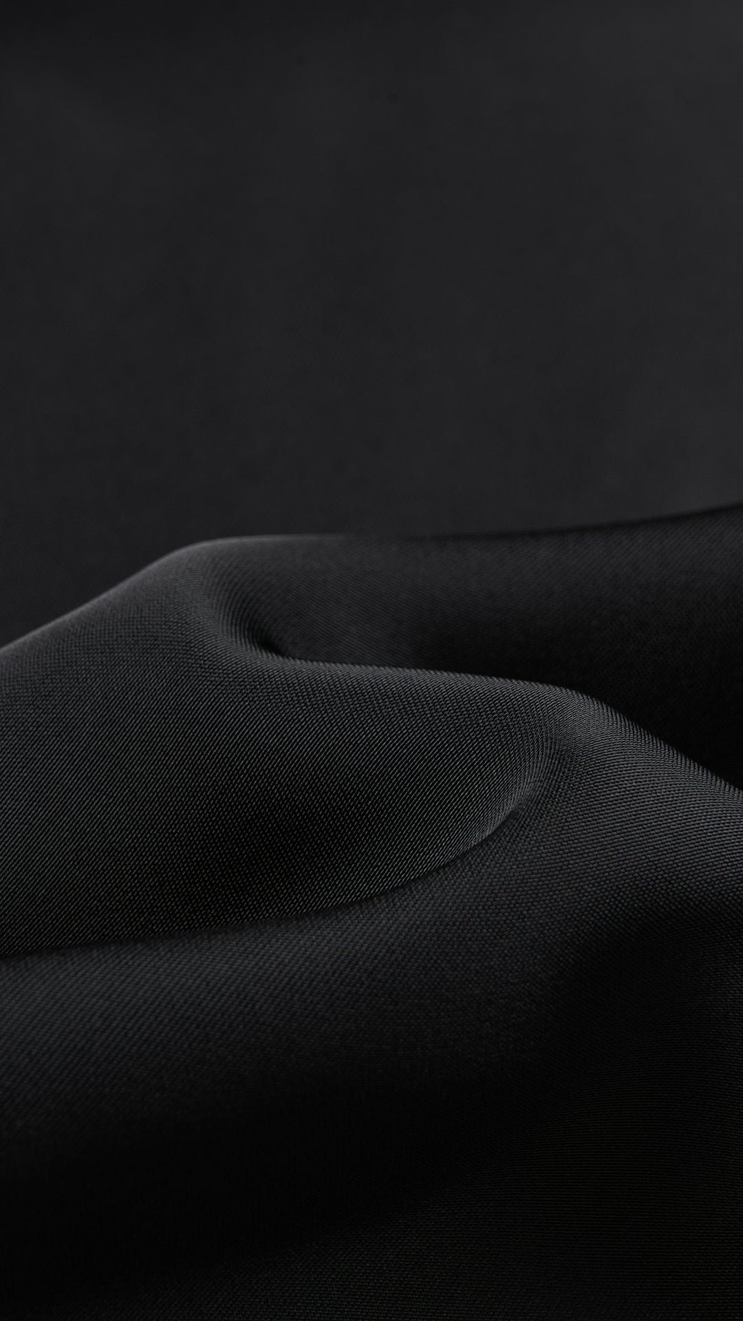 Abito lungo elegante senza maniche con scollo a collo drappeggiato e dettaglio a fibbia, in tessuto fluido, per cerimonie e occasioni speciali