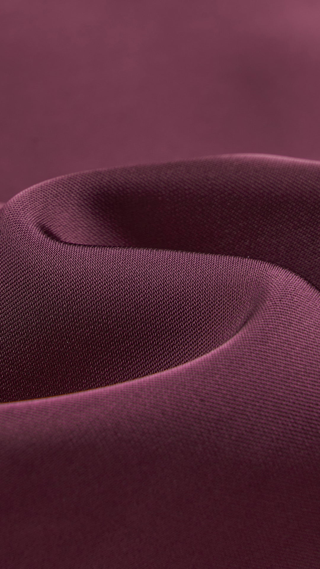 Abito lungo elegante senza maniche con scollo a collo drappeggiato e dettaglio a fibbia, in tessuto fluido, per cerimonie e occasioni speciali