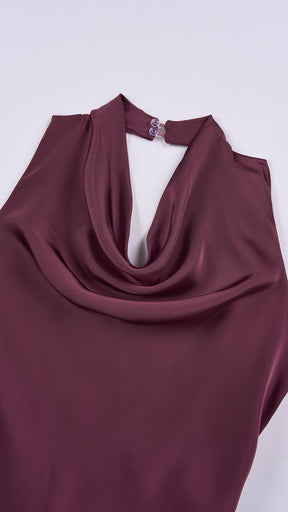 Abito lungo elegante senza maniche con scollo a collo drappeggiato e dettaglio a fibbia, in tessuto fluido, per cerimonie e occasioni speciali