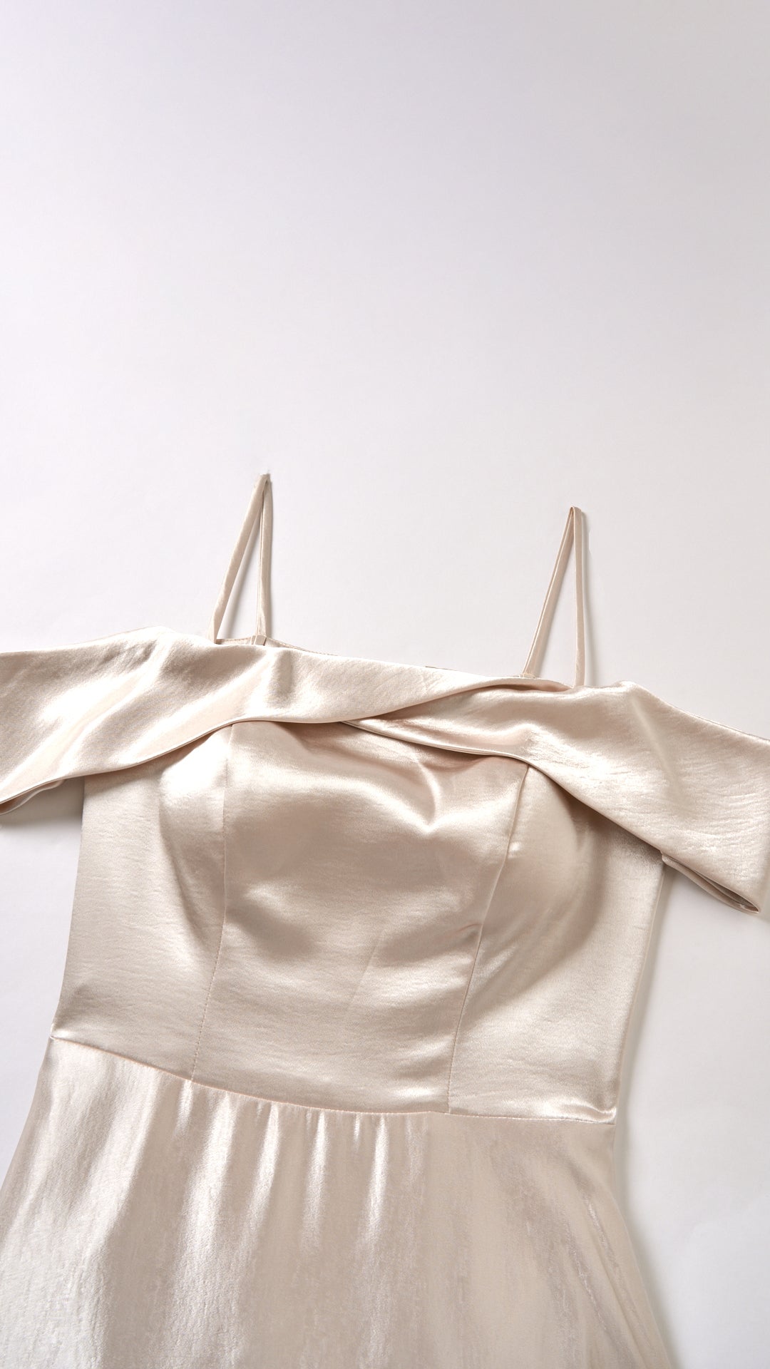 Vestito Lungo Satin Donna con Colletto Alto e Spalle Scoperte, Abito Elegante Cerimonia Busto Arricciato e Gonna Svasata