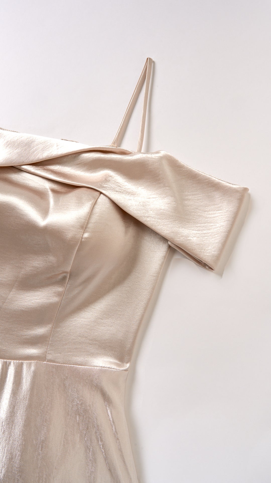 Vestito Lungo Satin Donna con Colletto Alto e Spalle Scoperte, Abito Elegante Cerimonia Busto Arricciato e Gonna Svasata