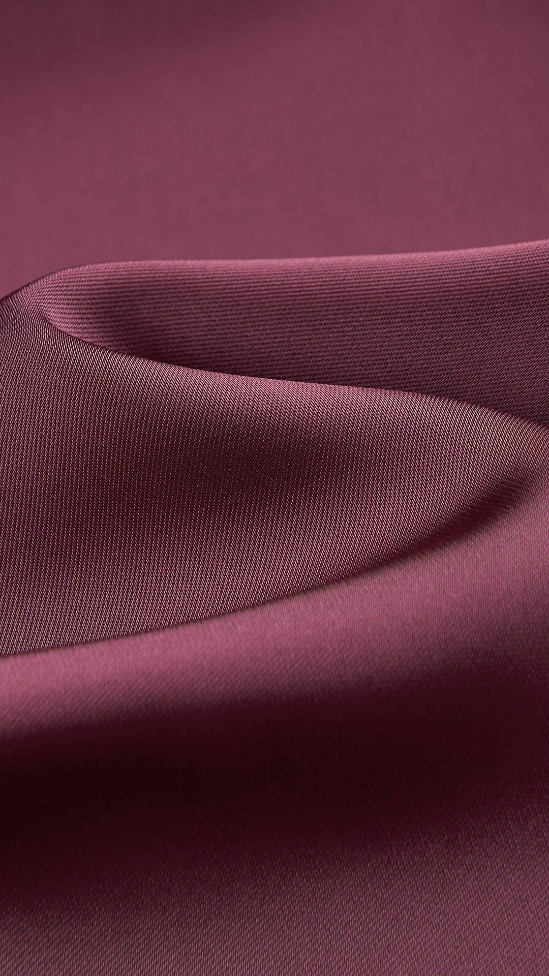 Abito lungo elegante con scollo a collo alto, senza maniche, in raso fluido, per cerimonie e occasioni speciali
