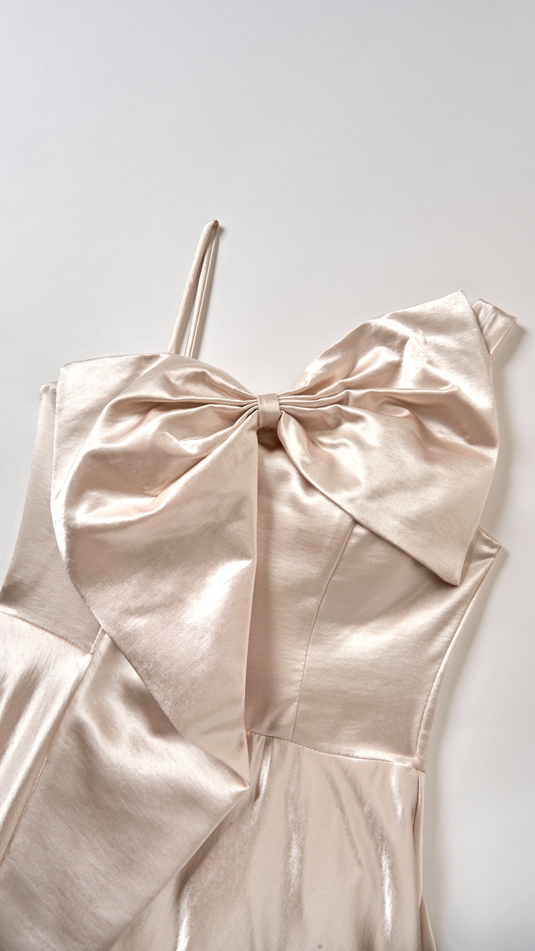 Vestito Lungo Satin Donna Spallina Singola con Maxi Fiocco, Abito Elegante da Cerimonia e Festa Smanicato