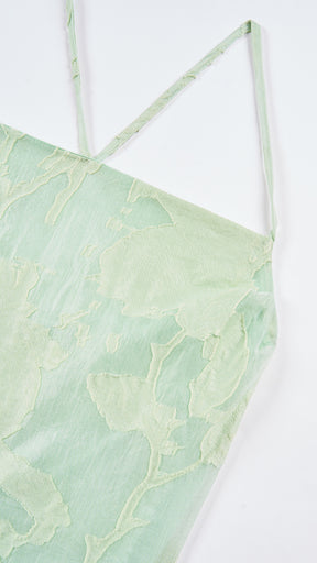 Abito corto elegante a spalline sottili con scollo a fascia, tessuto jacquard floreale e dettaglio a croce sul retro