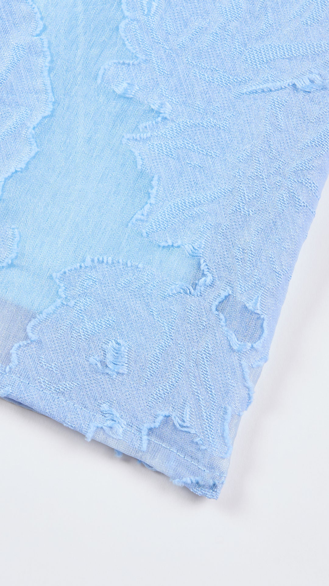 Abito midi elegante a spalline sottili con scollo a fascia, tessuto jacquard floreale e dettaglio a croce sul retro（副本）