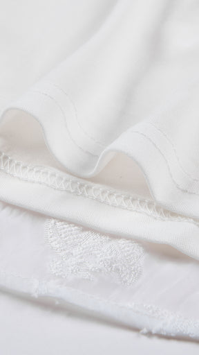 Abito midi elegante a spalline sottili con scollo a fascia, tessuto jacquard floreale e dettaglio a croce sul retro