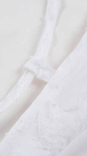 Abito midi elegante a spalline sottili con scollo a fascia, tessuto jacquard floreale e dettaglio a croce sul retro