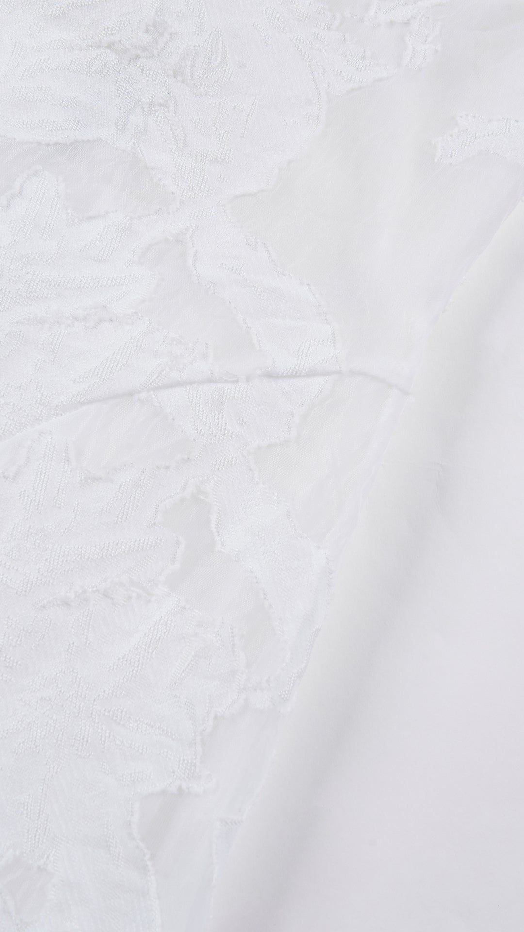 Abito midi elegante a spalline sottili con scollo a fascia, tessuto jacquard floreale e dettaglio a croce sul retro（副本）