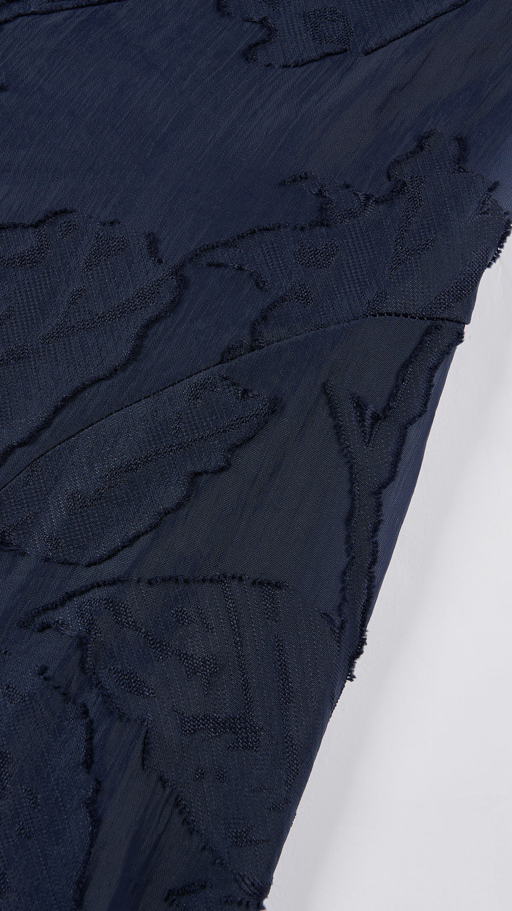Abito midi elegante a spalline sottili con scollo a fascia, tessuto jacquard floreale e dettaglio a croce sul retro（副本）