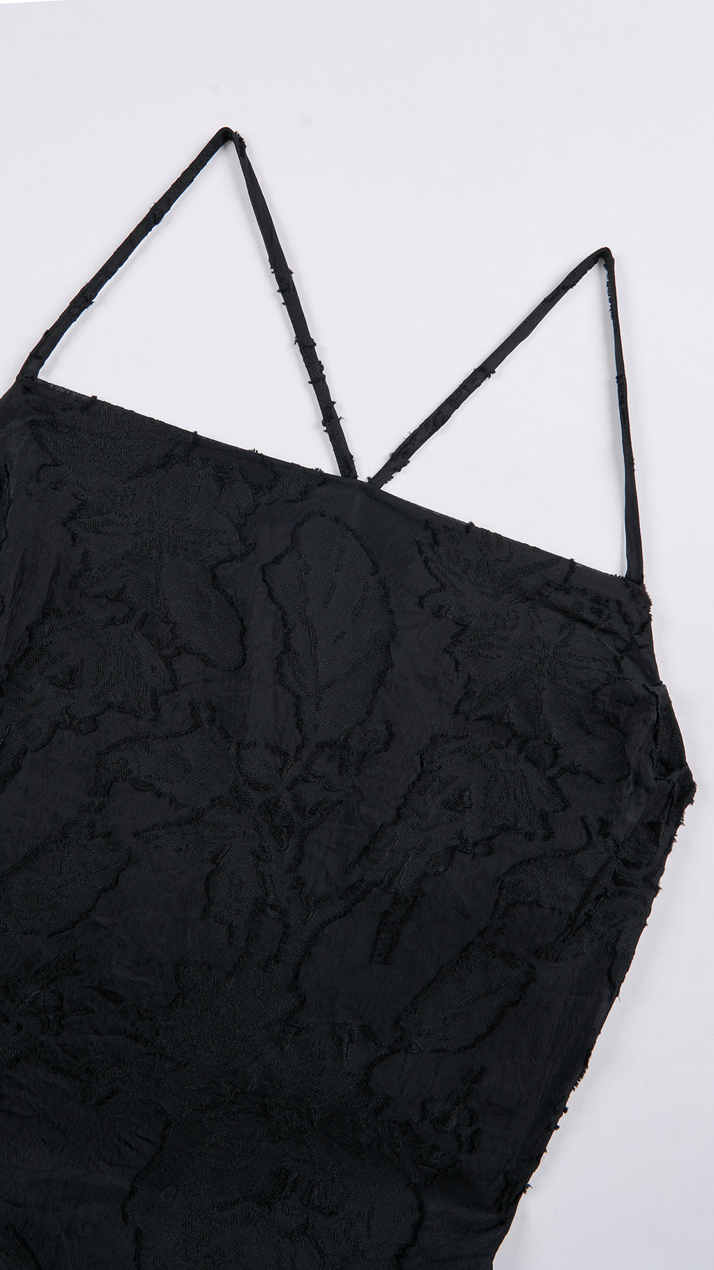 Abito midi elegante a spalline sottili con scollo a fascia, tessuto jacquard floreale e dettaglio a croce sul retro（副本）