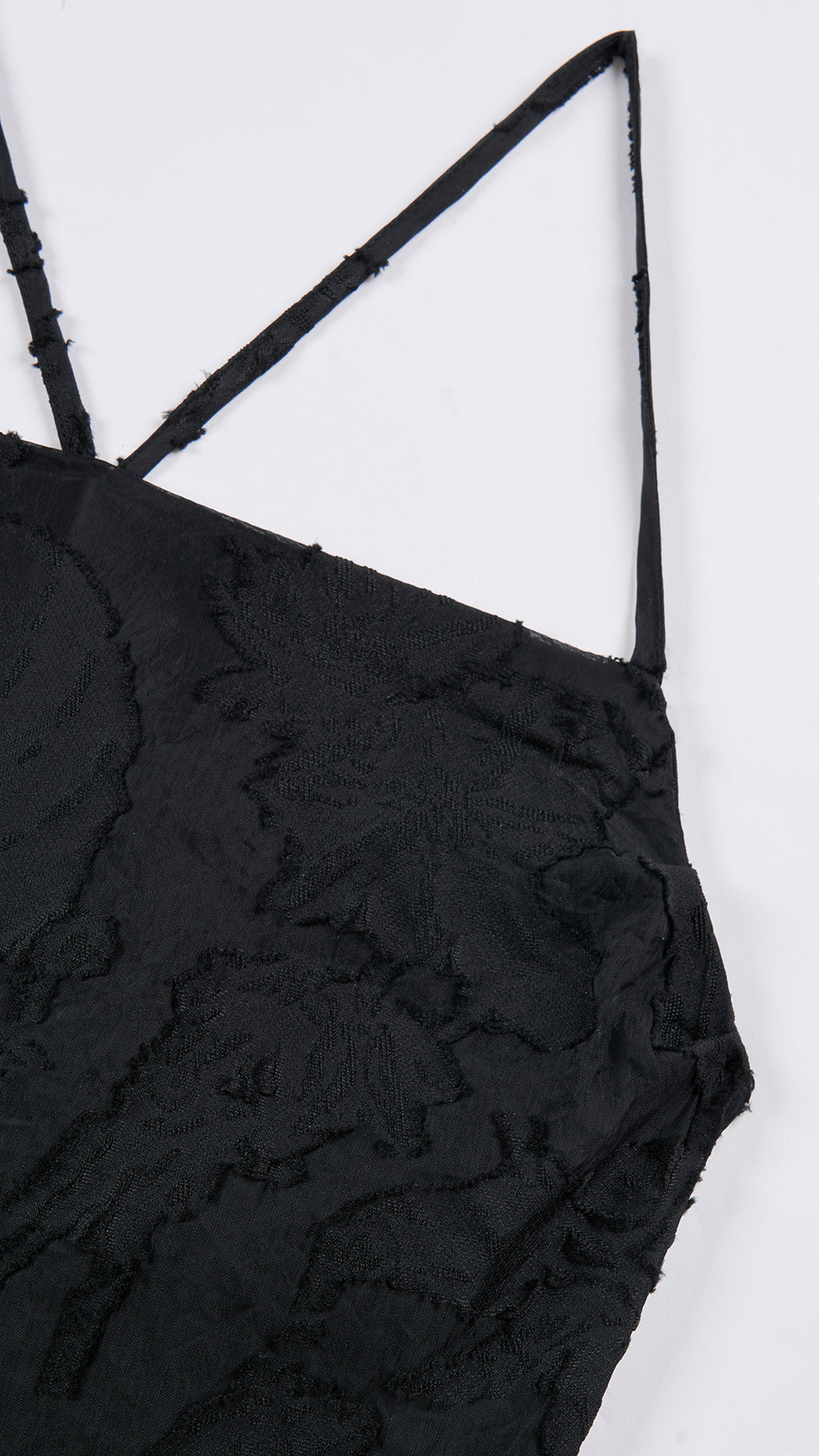 Abito midi elegante a spalline sottili con scollo a fascia, tessuto jacquard floreale e dettaglio a croce sul retro（副本）