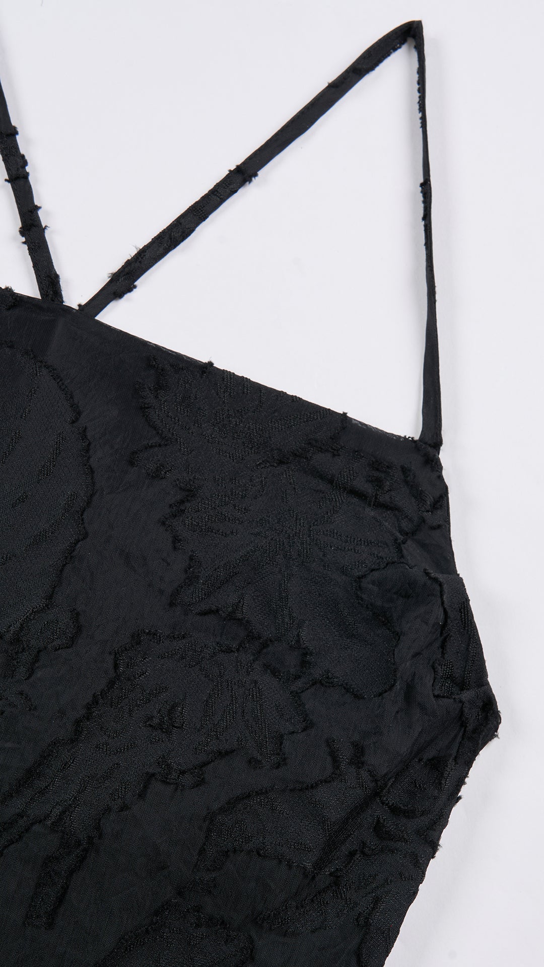 Abito midi elegante a spalline sottili con scollo a fascia, tessuto jacquard floreale e dettaglio a croce sul retro（副本）