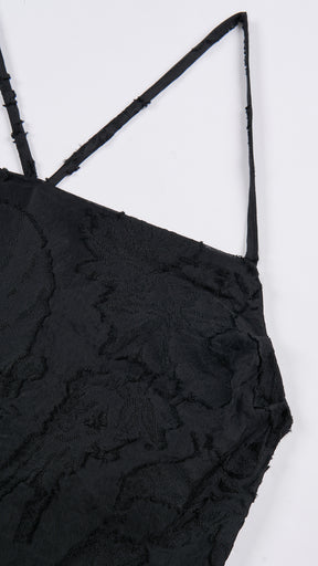 Abito midi elegante a spalline sottili con scollo a fascia, tessuto jacquard floreale e dettaglio a croce sul retro