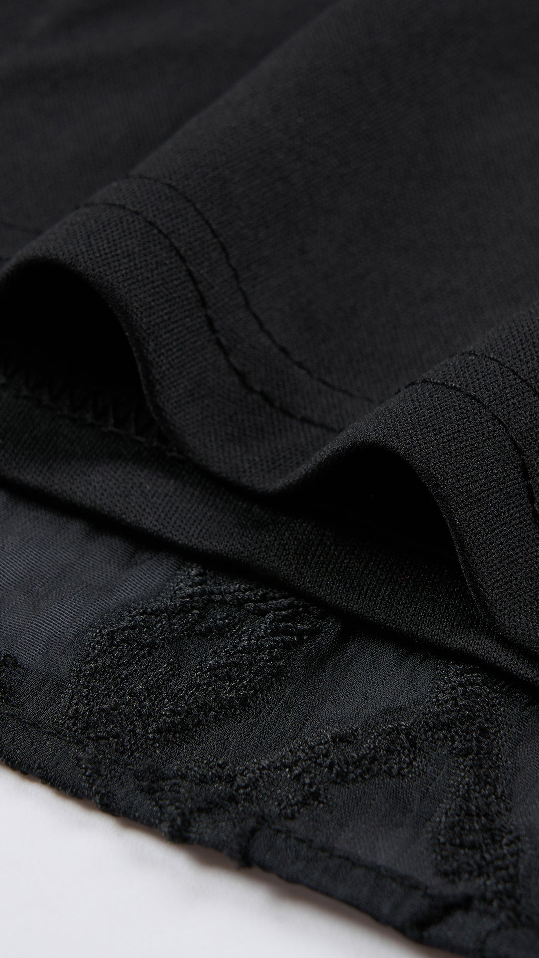 Abito midi elegante a spalline sottili con scollo a fascia, tessuto jacquard floreale e dettaglio a croce sul retro（副本）