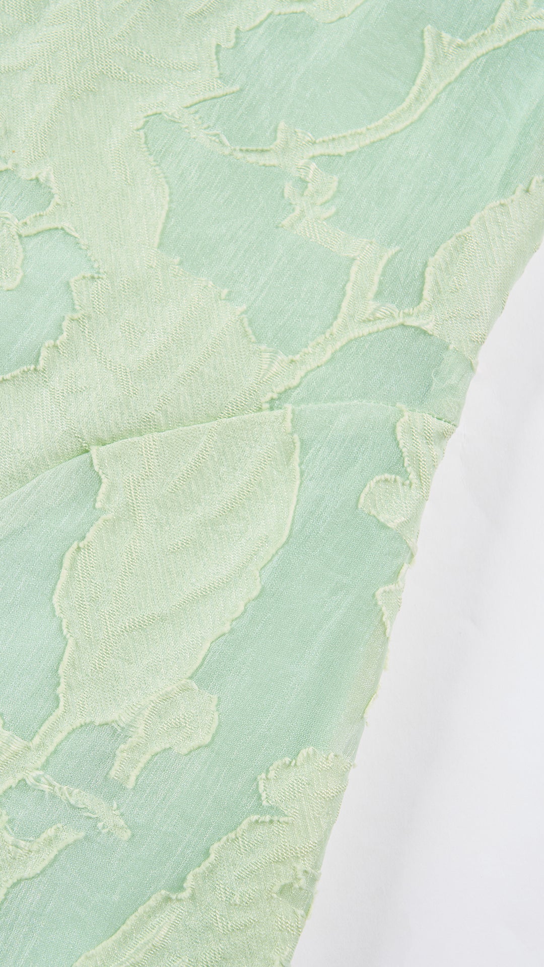 Abito midi elegante a spalline sottili con scollo a fascia, tessuto jacquard floreale e dettaglio a croce sul retro（副本）