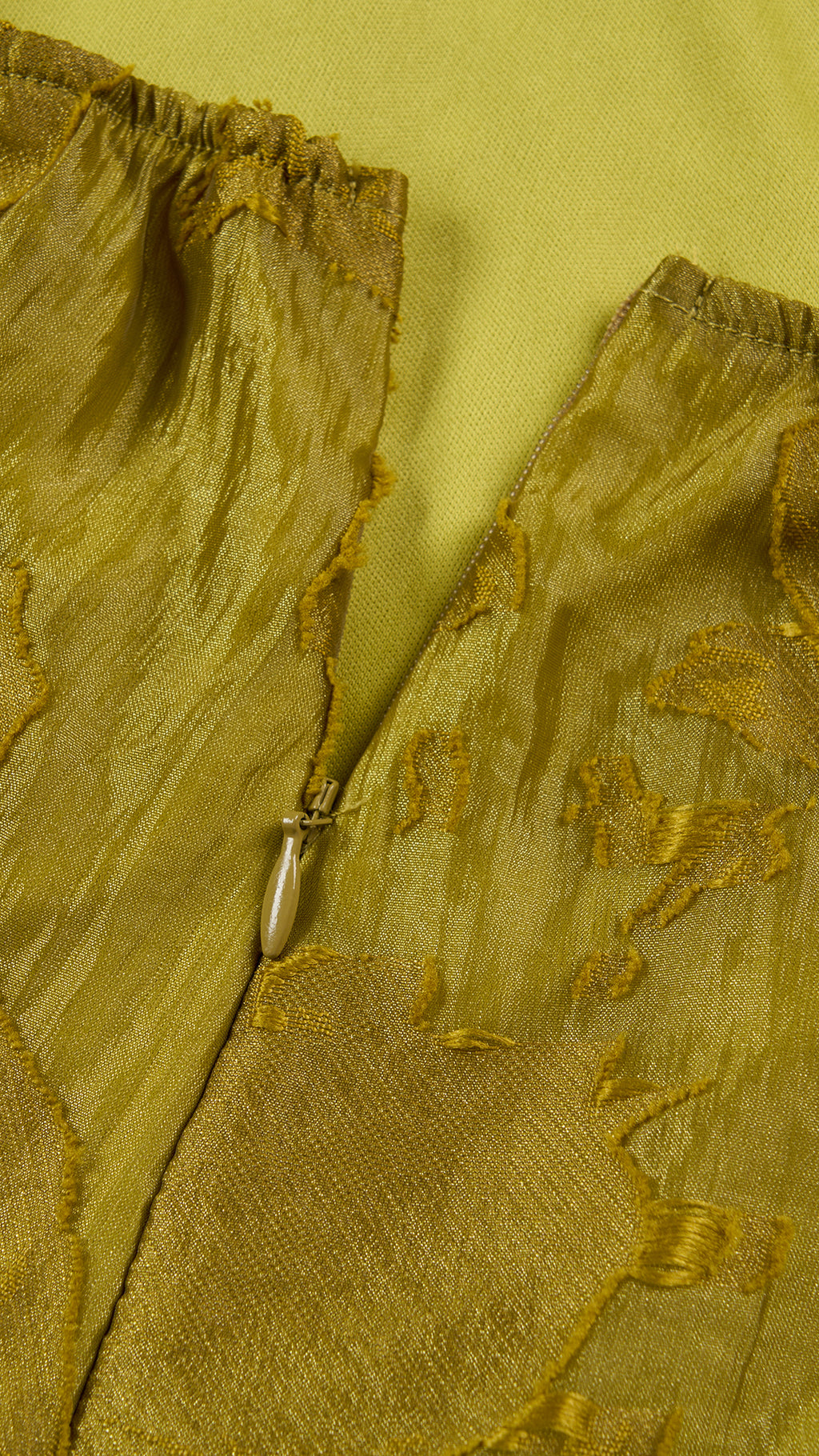 Abito midi elegante a spalline sottili con scollo a fascia, tessuto jacquard floreale e dettaglio a croce sul retro（副本）