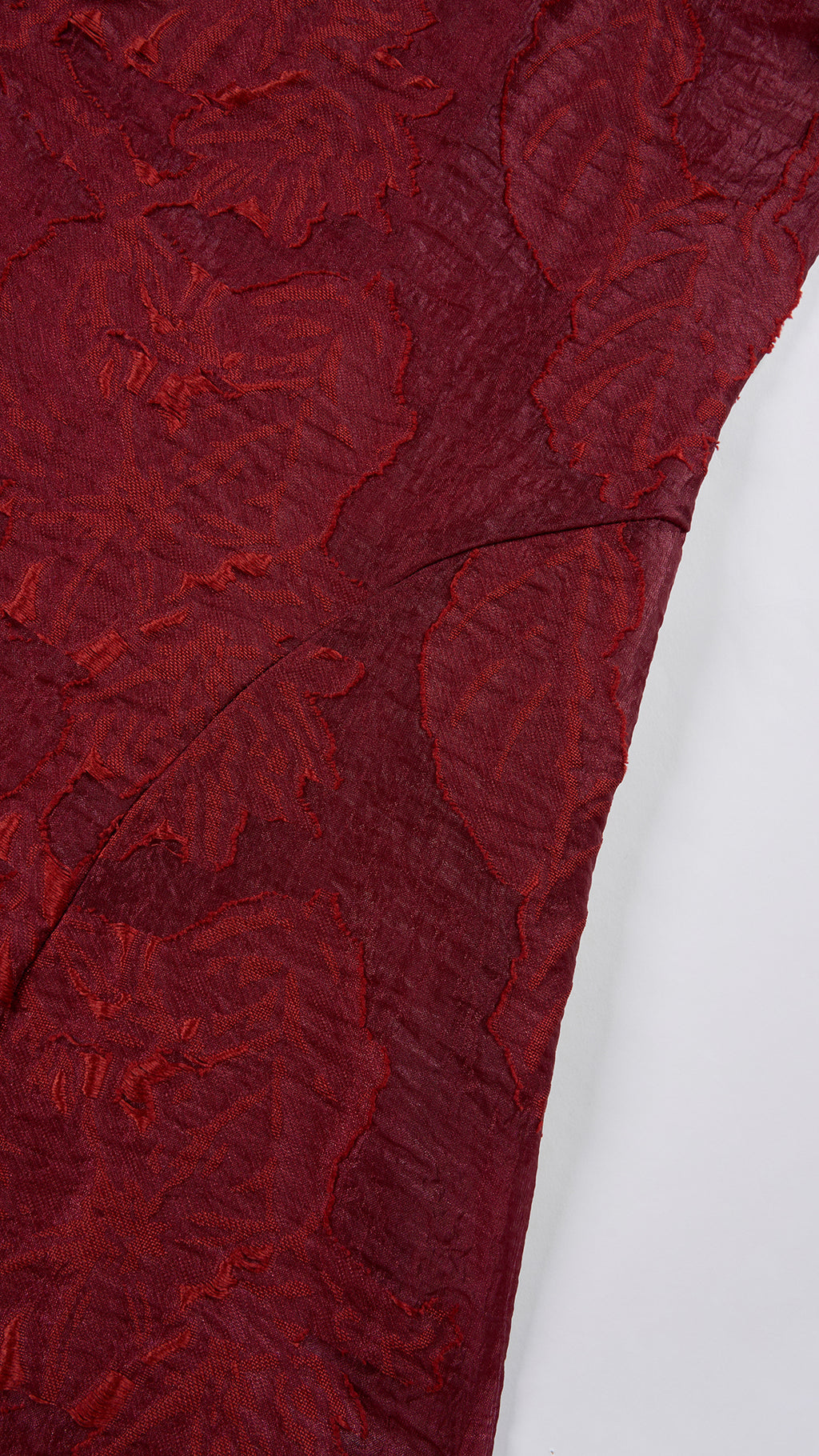 Abito midi elegante a spalline sottili con scollo a fascia, tessuto jacquard floreale e dettaglio a croce sul retro（副本）