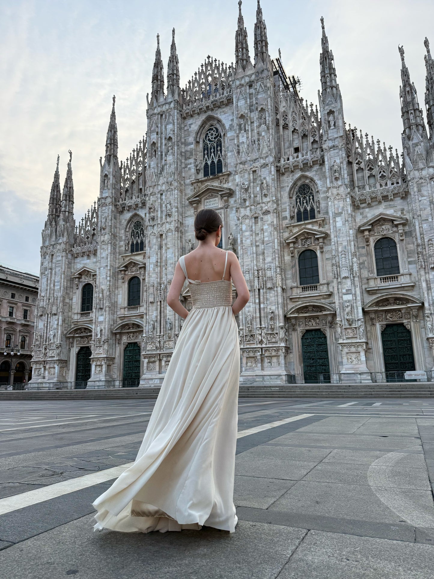 Abito lungo in tulle asimmetrico Luna