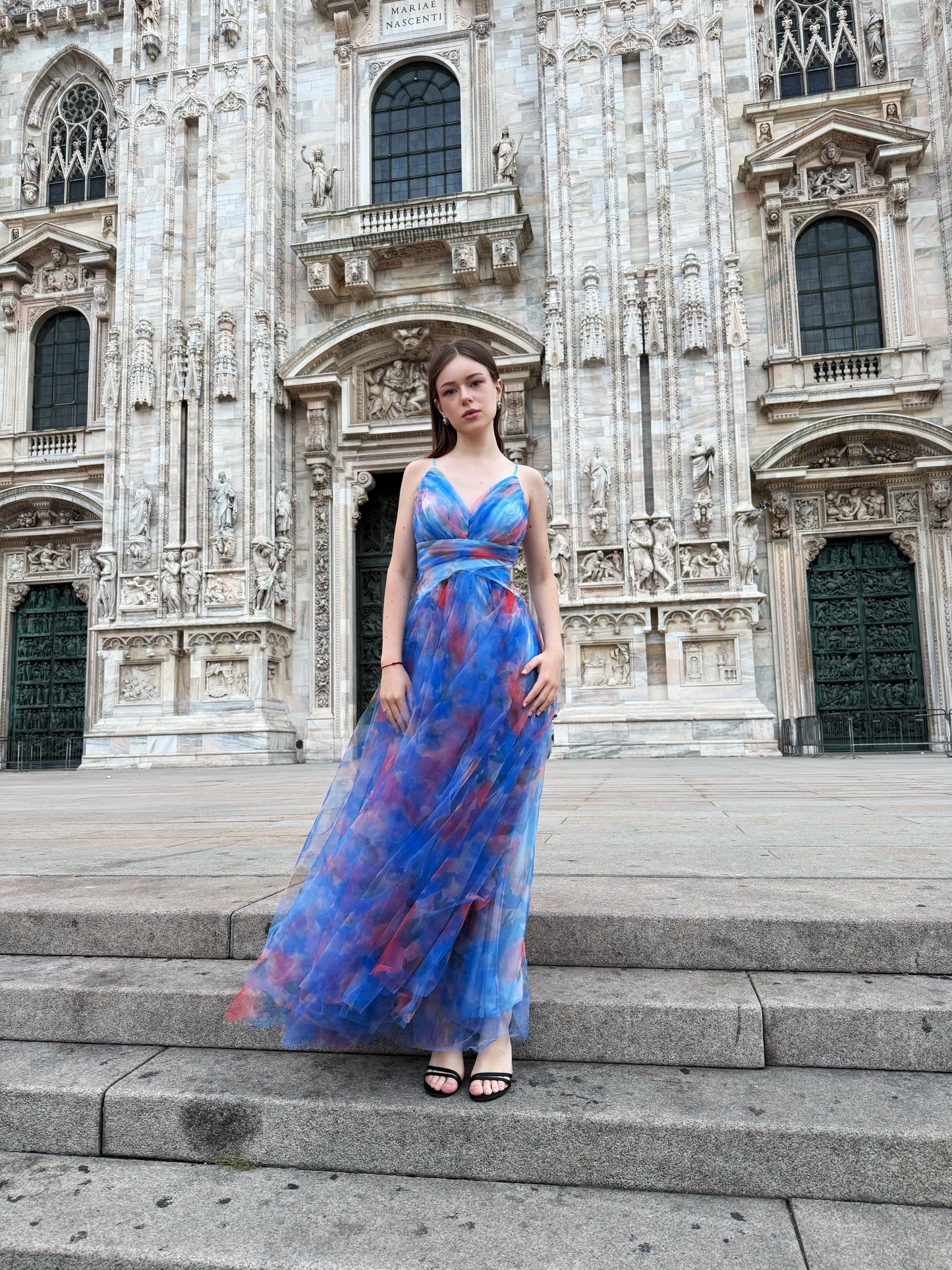 Abito “Silvana” monospalla floreale con spacco laterale