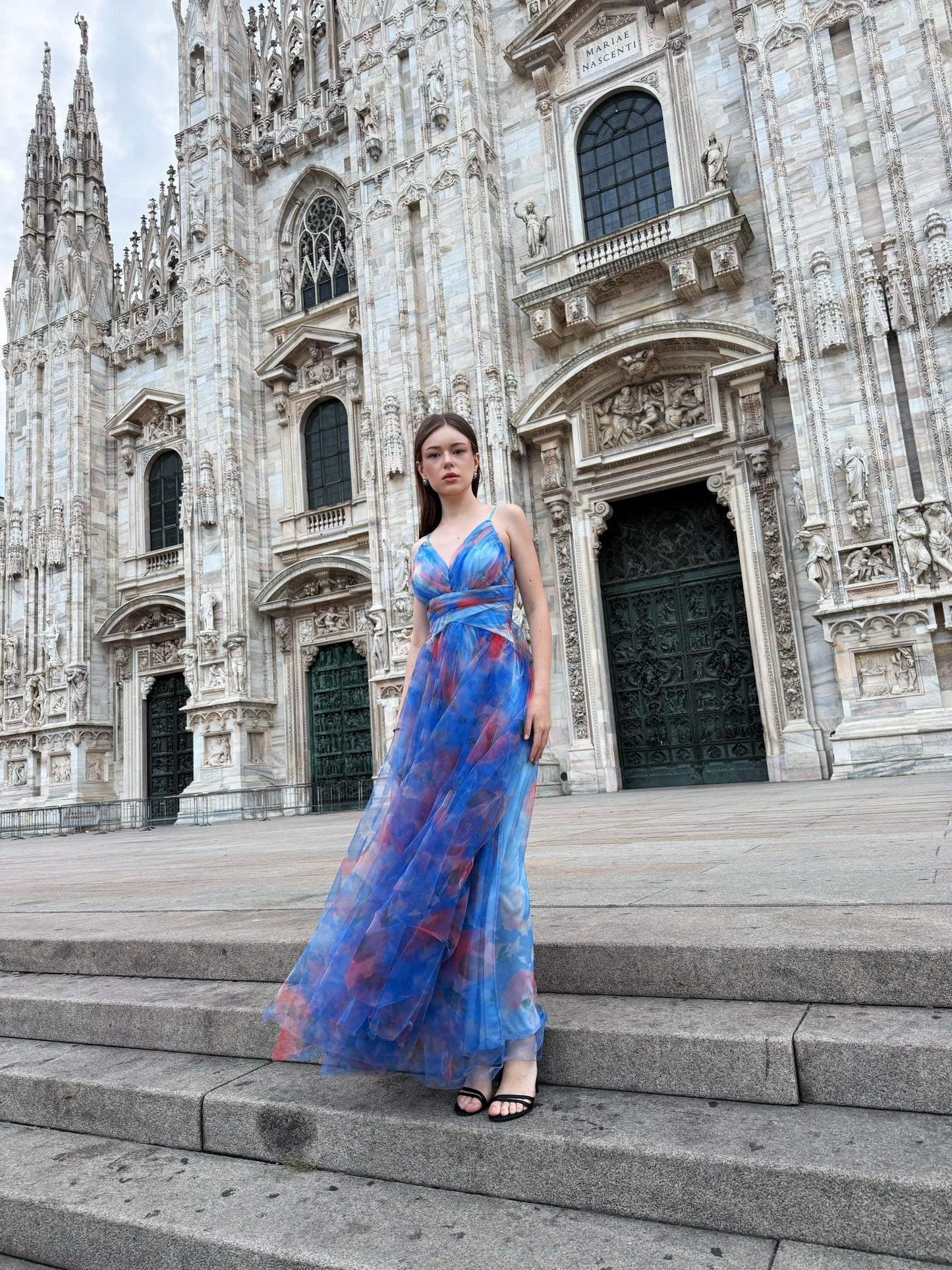 Abito “Silvana” monospalla floreale con spacco laterale