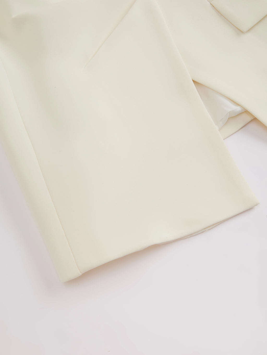 Set Blazer e Pantaloni Donna - Design con Pieghe Frontali per Stile Professionale