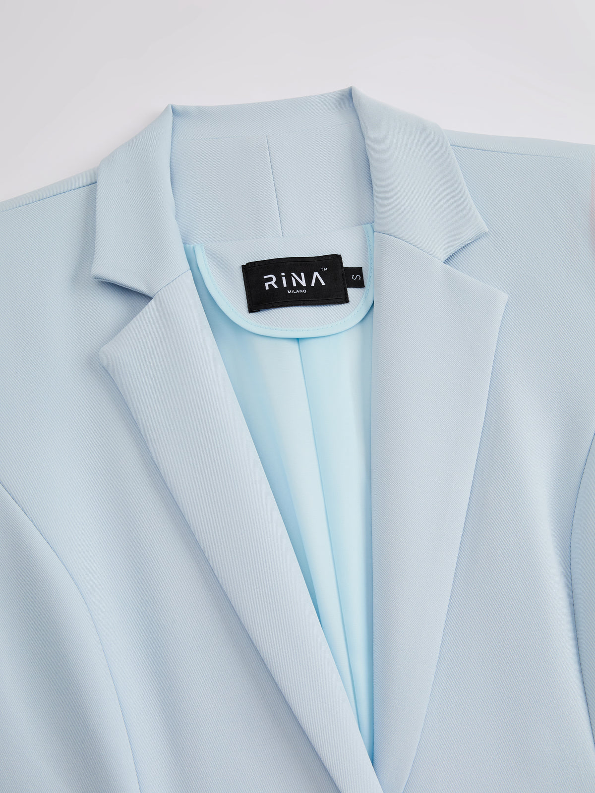 Blazer slim fit da donna: elegante blazer monopetto, adatto per l'ufficio e le occasioni formali.