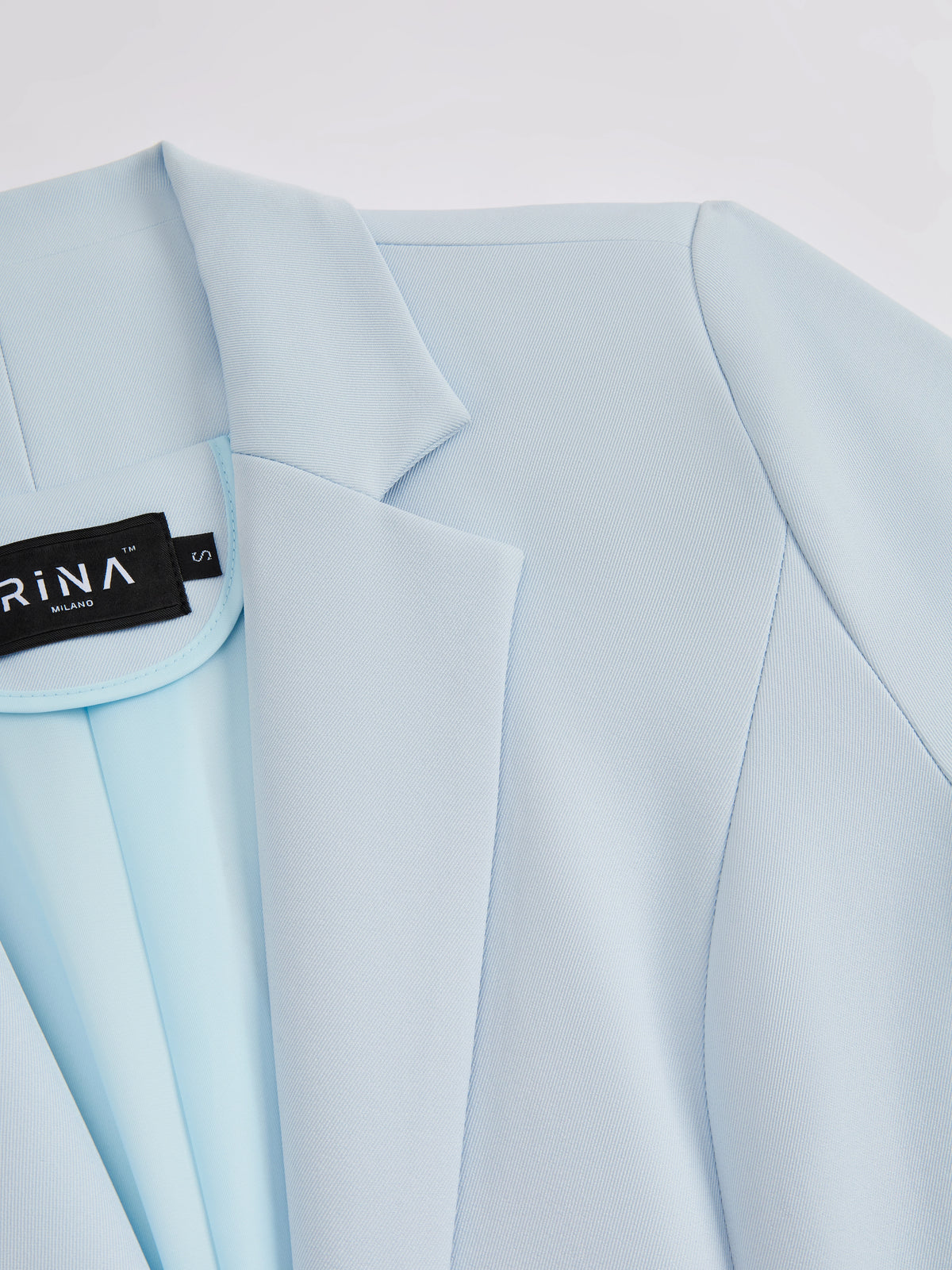 Blazer slim fit da donna: elegante blazer monopetto, adatto per l'ufficio e le occasioni formali.