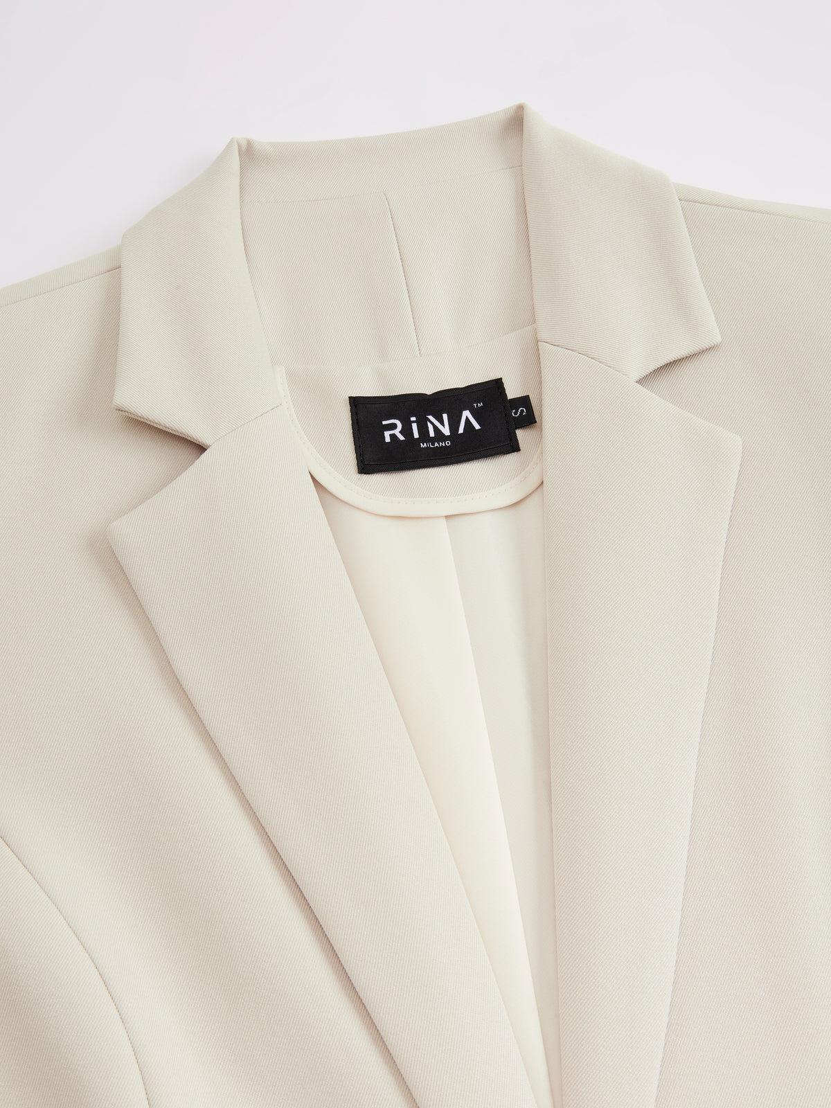 Blazer slim fit da donna: elegante blazer monopetto, adatto per l'ufficio e le occasioni formali.