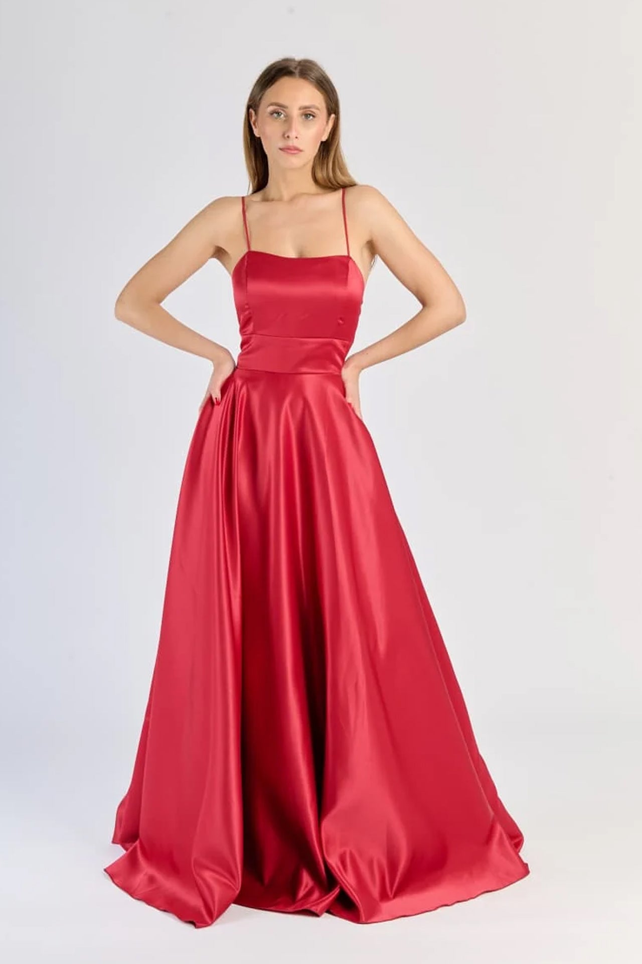 Abito Lungo Elegante in Raso con Spalline Sottili –  “Estella”