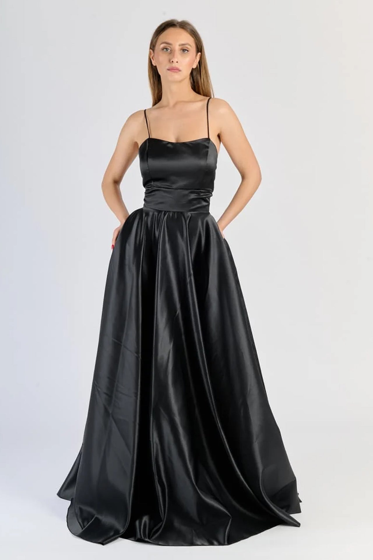 Abito Lungo Elegante in Raso con Spalline Sottili –  “Estella”