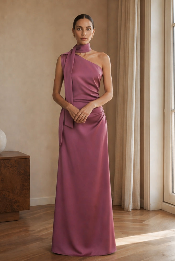 Abito Lungo Monospalla con Collarino e Fiocco in Satin - Eleganza per Matrimoni e Serate Speciali