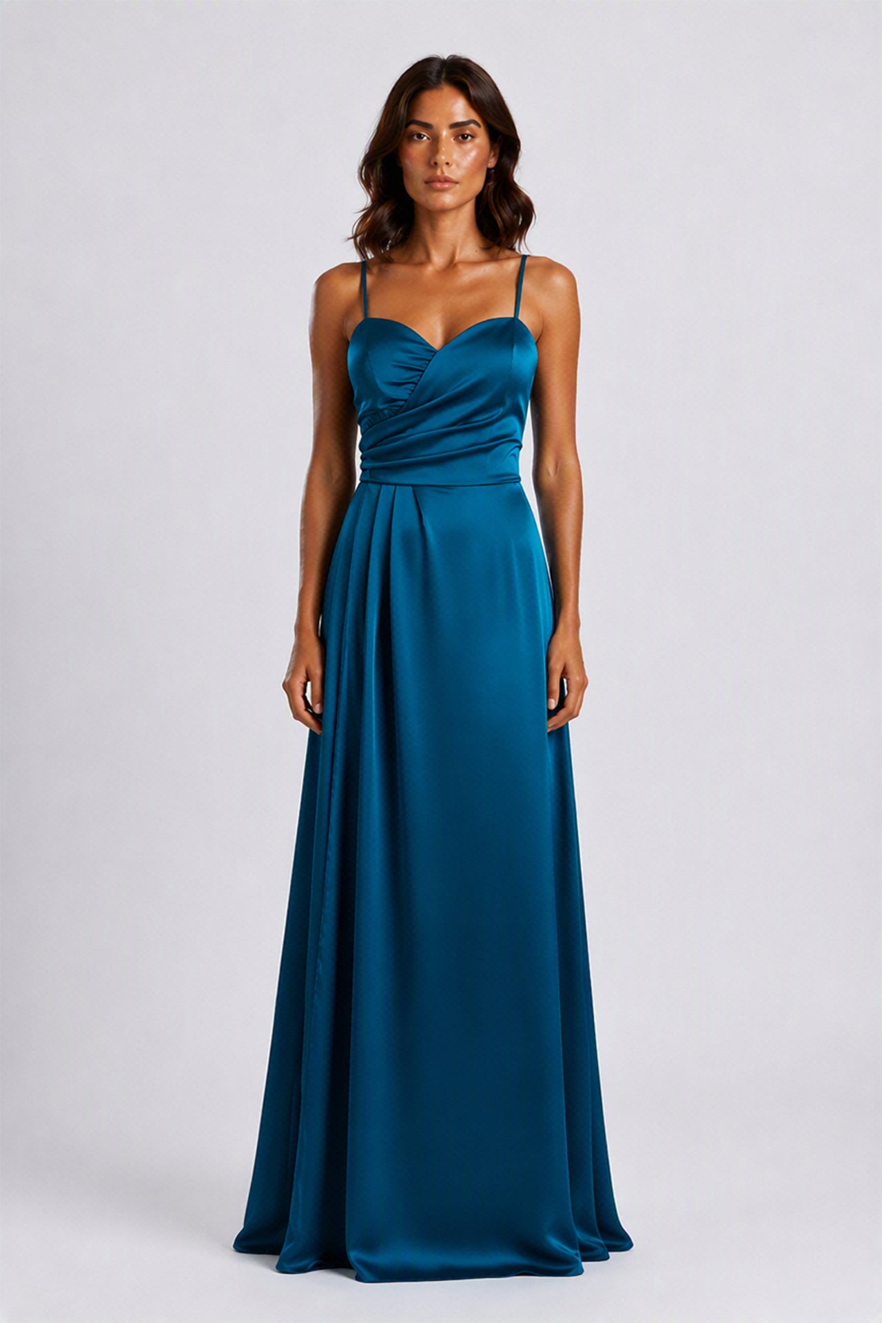 Abito Lungo a Spalline in Satin con Busto a Cuore - Eleganza per Matrimoni e Serate Speciali